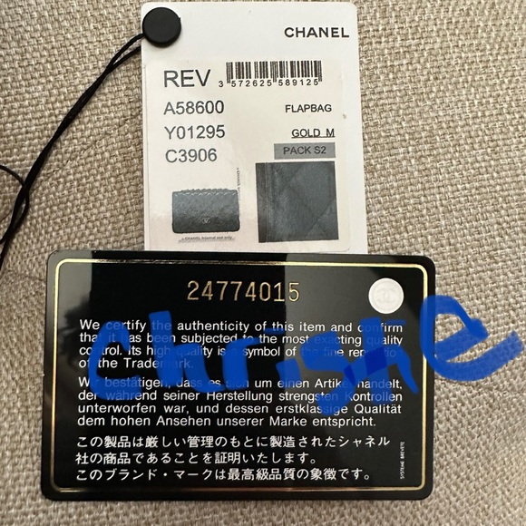 Chanel Flapbag Black Lambskin and Gold Hardware - Picture 15 of 16